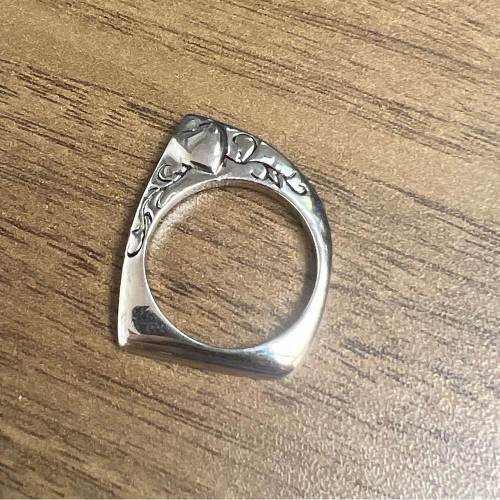 Montana Silversmiths Silver Geometric Ring with Engraved Design heart